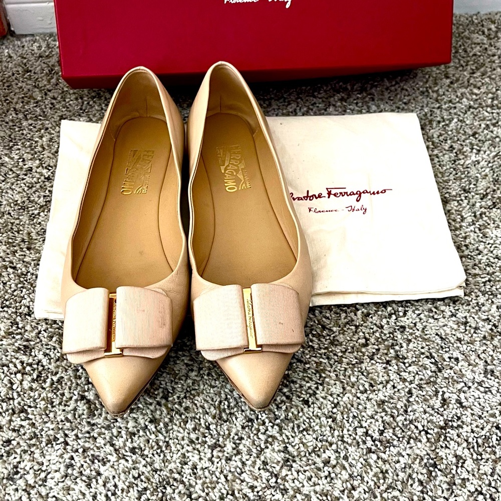 Ferragamo flat shoes